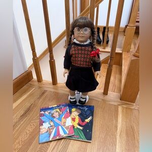 American Girl Doll Molly McIntire-Retired. Original outfit and book.